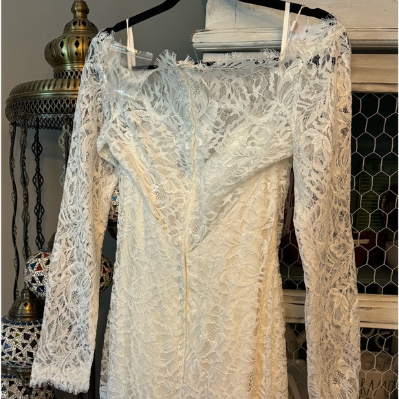 Casablanca Bridal Ivory Scalloped Lace Wedding Dress Gown - Picture 7 of 13